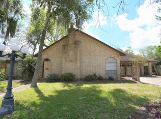 209 Dogwood St, Lake Jackson, TX 77566