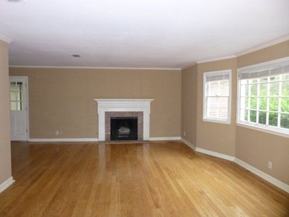 2nd image of 213 Hermitage Way