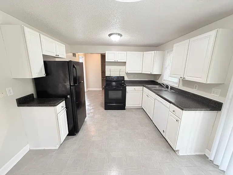6215 Lathrop Ave — Photo 3