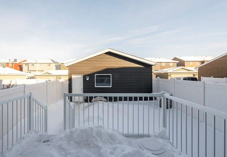226 Redstone Dr NE — Photo 36