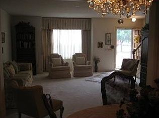 4th image of 3031 W Wilshire Blvd