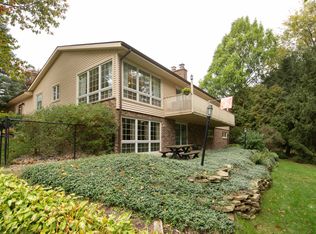 645 E Ridge Cir, Kalamazoo, MI 49009