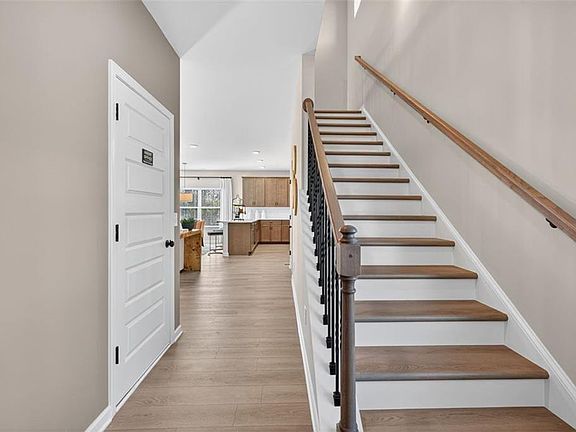 3rd image of 95 Cove Ln