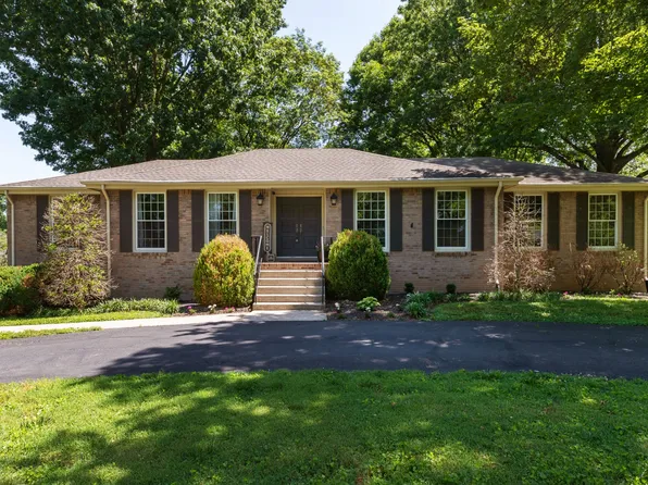 2210 Riverview Dr, Murfreesboro, TN 37129