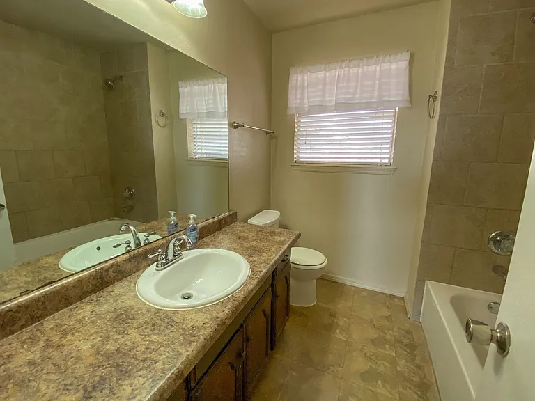 720 Robin Hill Rd — Photo 16