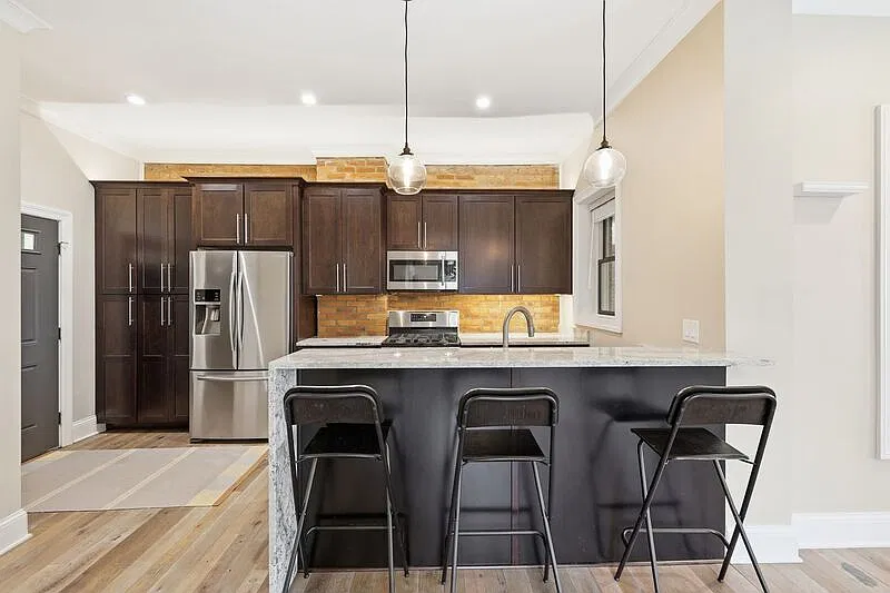 1 bed, 1.5 bath, 1172 sqft, $2,095 — Photo 4