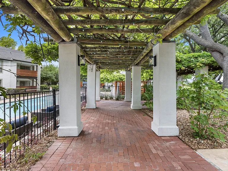 600 Legacy Dr — Photo 23