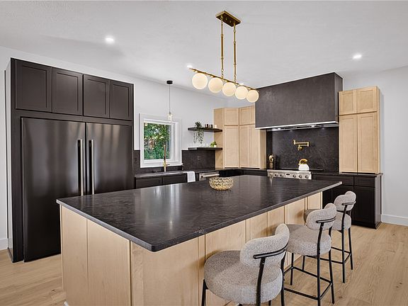3rd image of 221 Willbert St