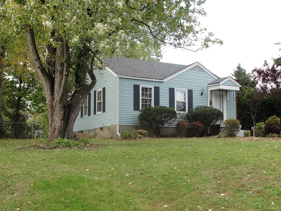 24 Kenil Court in Clifton Heights