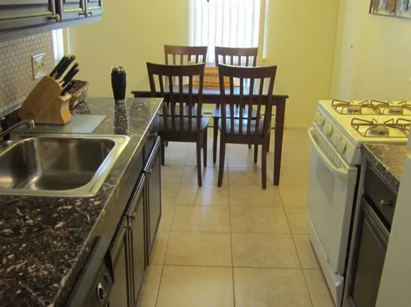 322 Regency Park Dr, Agawam, MA 01001