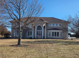 15555 S Moonlight Rd, Olathe, KS 66061
