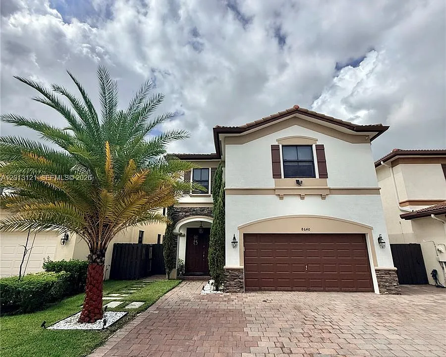 8640 NW 101st Pl #8640