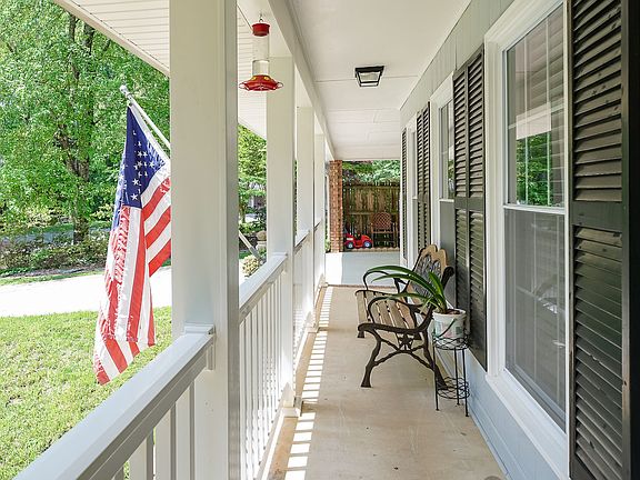 3rd image of 691 Favorwood Dr