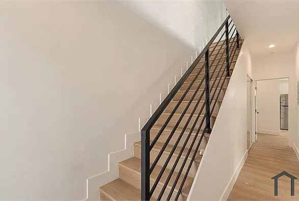 5 bed, 2500 sqft, $4,495 — Photo 1