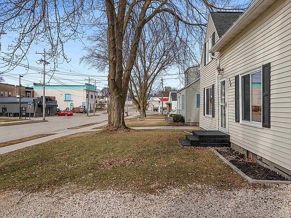 3rd image of 130 E Pine St