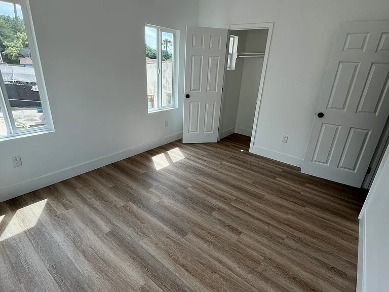 1044 N Townsend Ave #1/2 — Photo 7