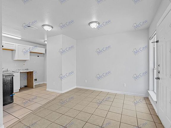 3rd image of 430 Chestnut Ln