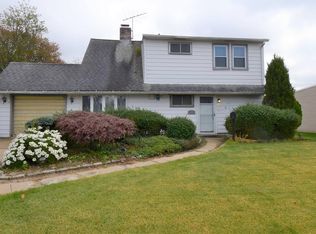 11 Dome Ln, Wantagh, NY 11793