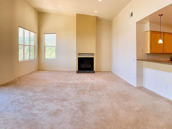 Spacious, bright, open living/dining/kitchen area