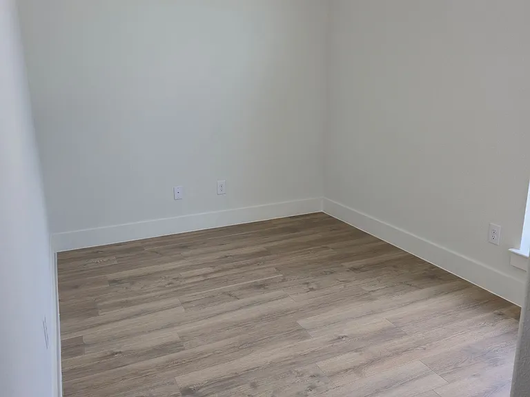 808 Meadowcrest Dr — Photo 13