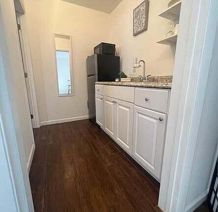4th image of 630 N J St