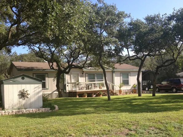 1331 8th St, Rockport, TX 78382