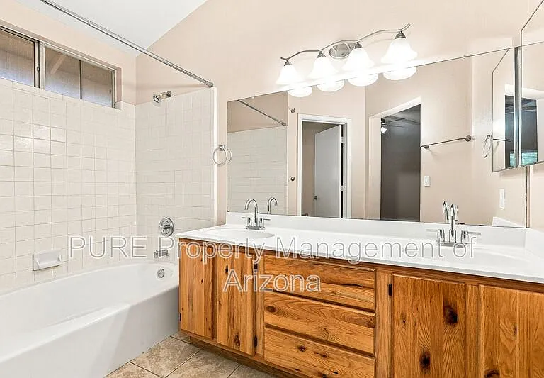 1151 N Cambridge St — Photo 12