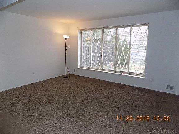 3rd image of 29833 City Center Dr #4