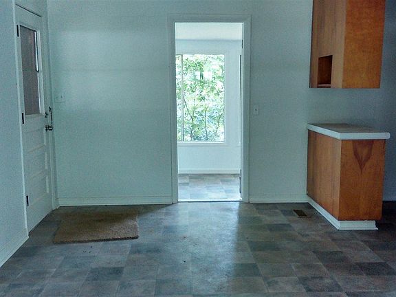 3rd image of 18 Skyline Dr