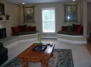 16 Hopedale St, Mendon, MA 01756