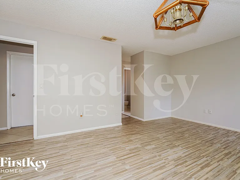 1389 Trollman Ave — Photo 5