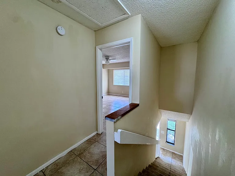 704 Riverside Dr — Photo 11
