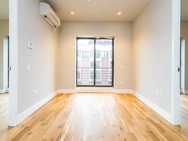 185 Leonard St #3E — Photo 4