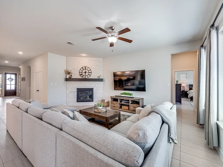 1044 Myers Park Trl — Photo 4