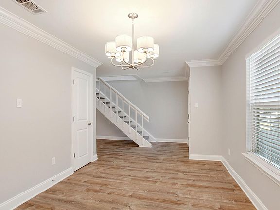 5th image of 2327 Oxford Pl