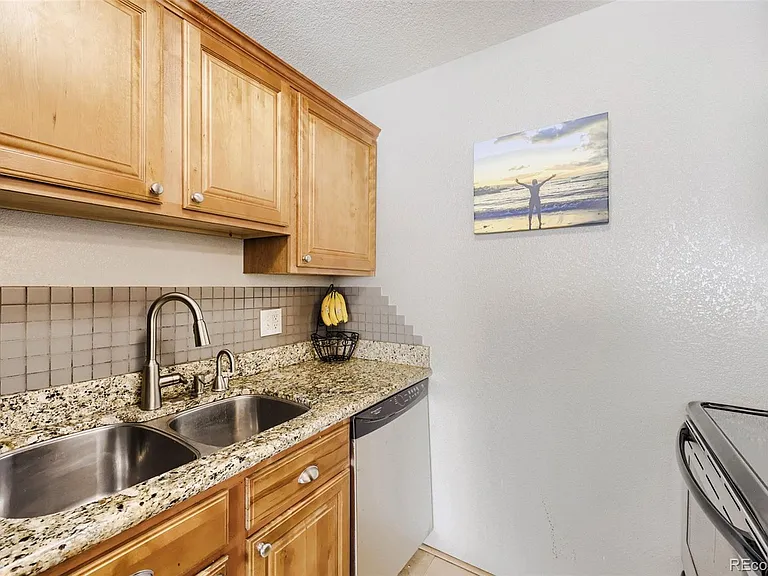 2345 N Clay St #102 — Photo 8