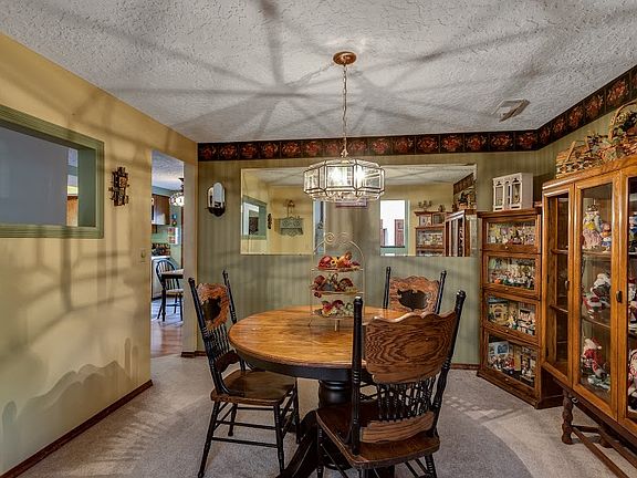 5th image of 1601 SE 121st Ave
