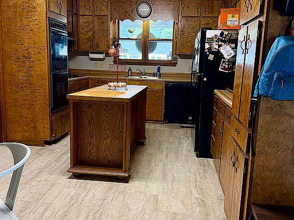 4th image of 367 E Camellia Dr