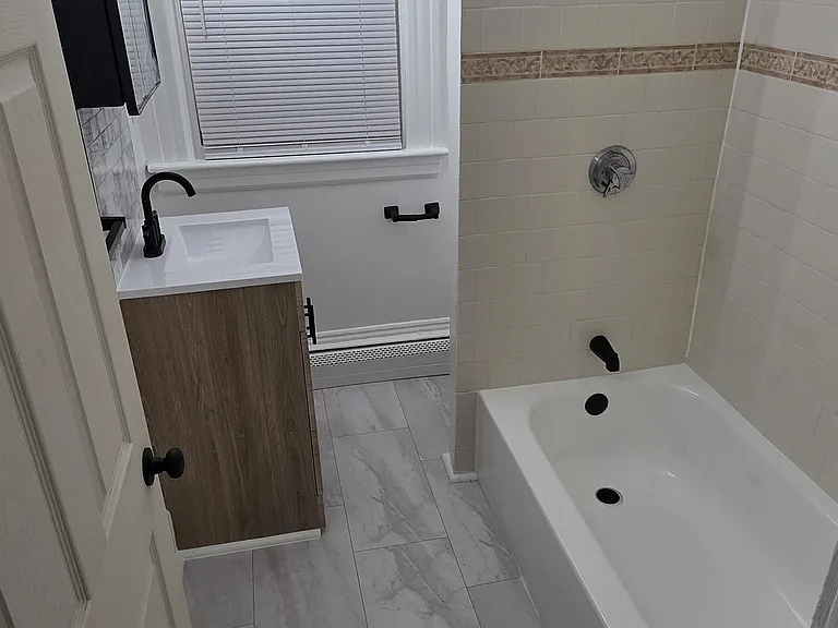 226 Farmington Ave #2 — Photo 10