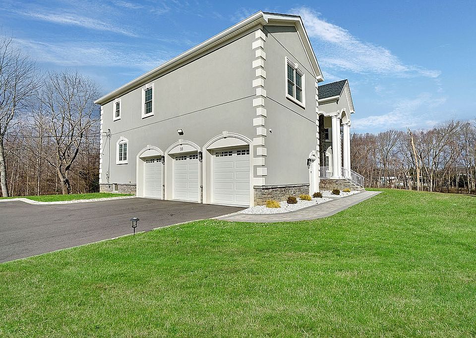 2nd image of 10 Werner Ct