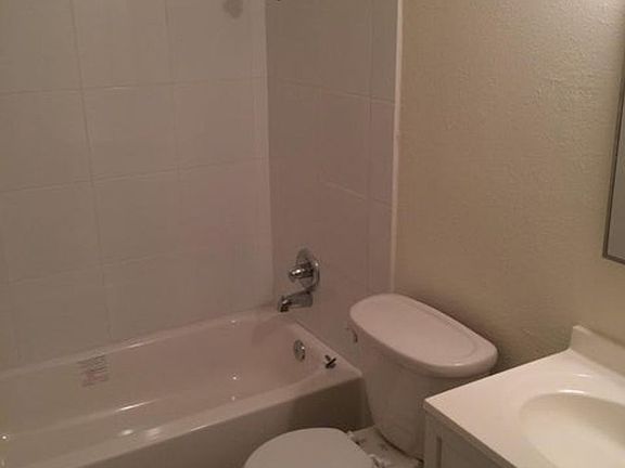 3rd image of 1332 E Vista Ave APT C