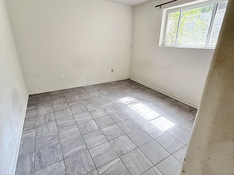 207 Brantley Cir — Photo 17