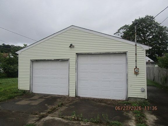 5th image of 244 Locust St