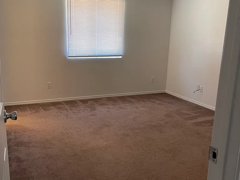 1112 S Clover Dr — Photo 6