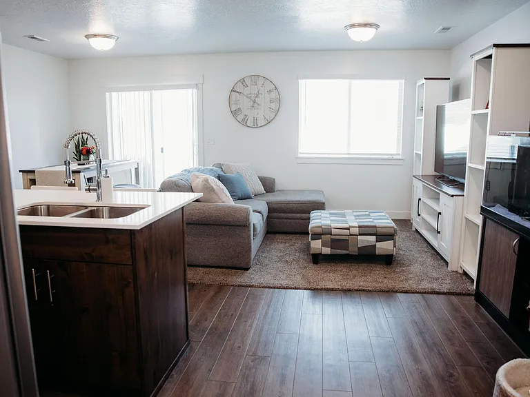 318 E 1850 N #15 — Photo 5