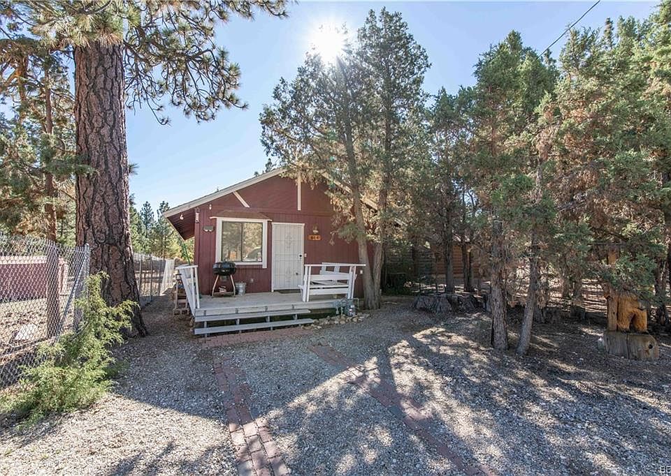 1st image of 820 Hart Ln