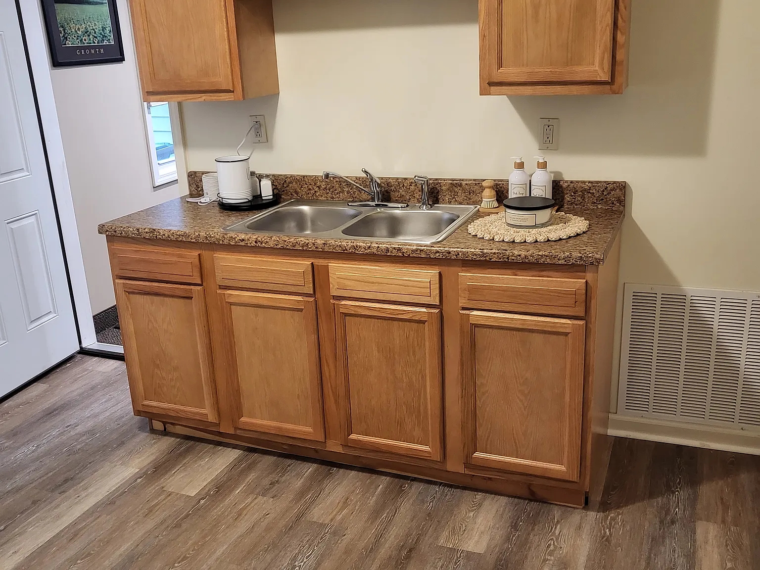 2 bed, 850 sqft, $975 — Photo 1