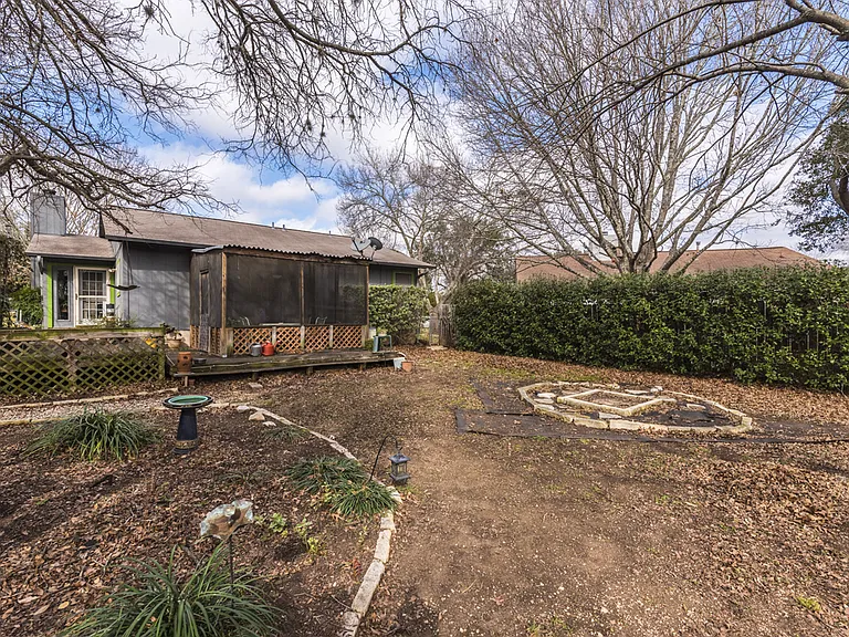 8309 Horton Trl — Photo 17