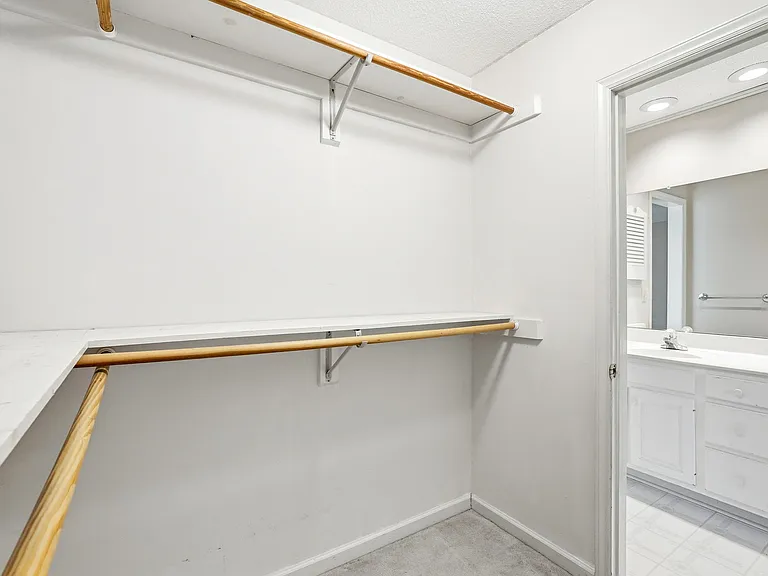 1424 Brookwood Dr — Photo 34