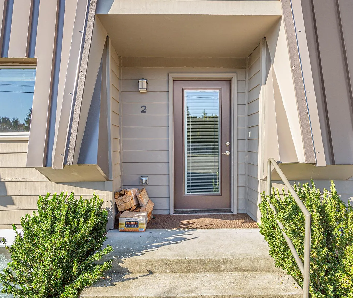 2 bed, 900 sqft, $2,400 — Photo 3